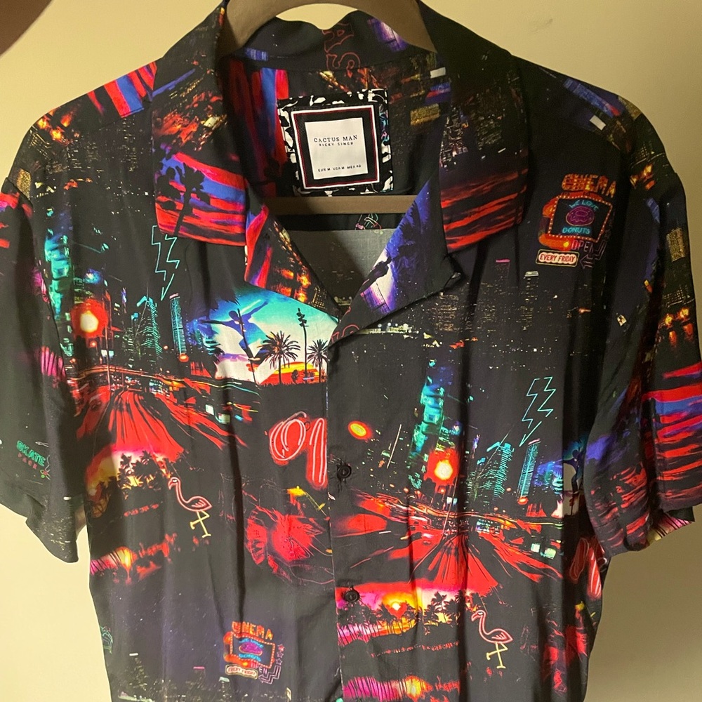 Short sleeve button up
